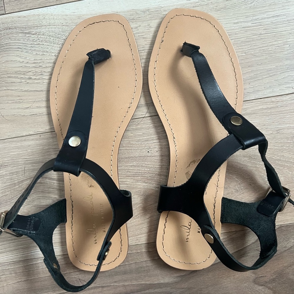 Mila Paoli black genuine leather sandals with gold hardware. Size 38. 🇮🇹
